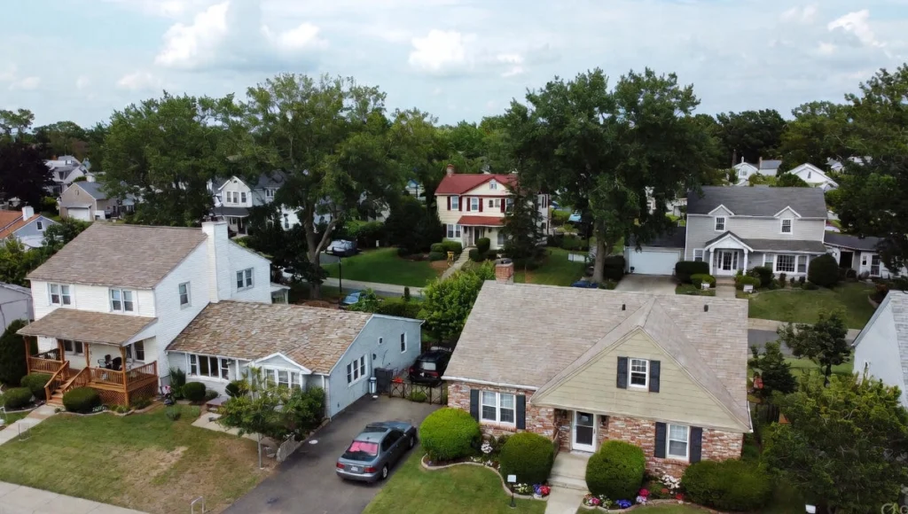 Zillow Explained: Pros, Cons, Features & 2025 Trends Zillow